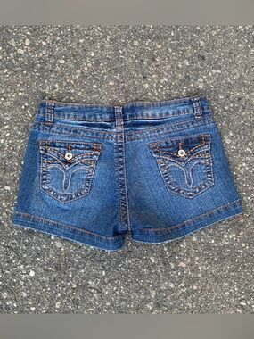 blue denim shorts with cool pocket designs